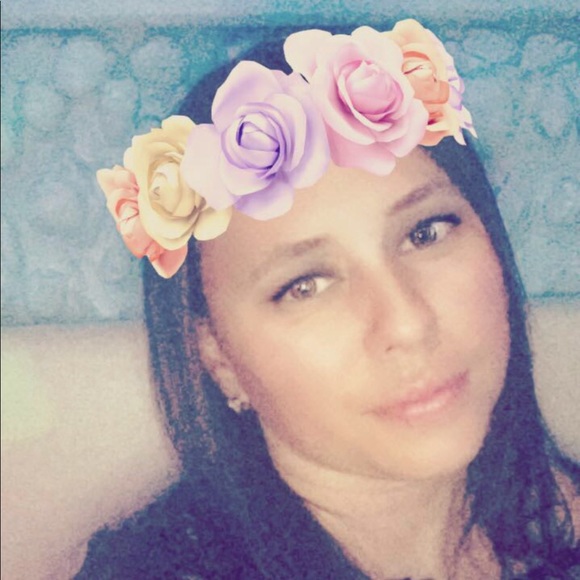 Meet your Posher, Lisa - Picture 2 of 5